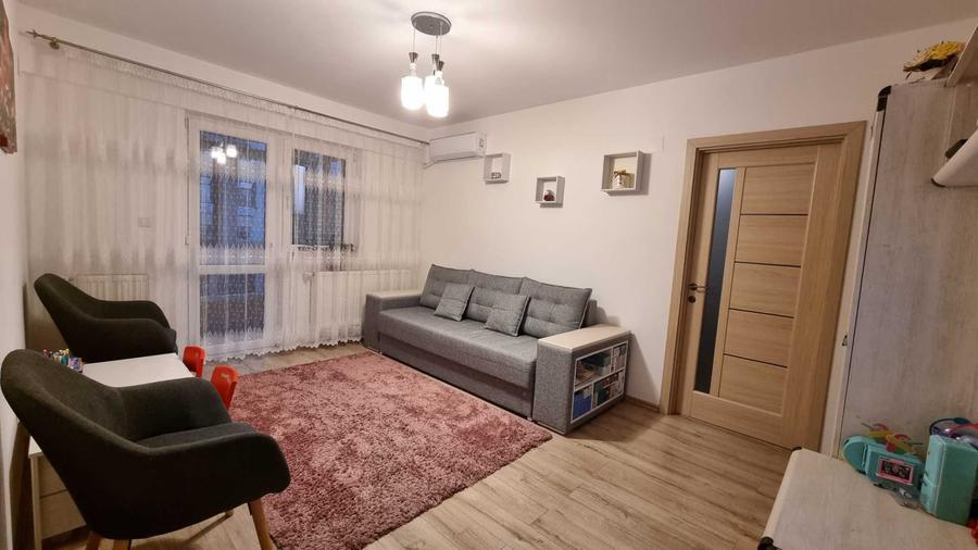 Apartament cu 3 camere decomandat, mobilat în Nicolina