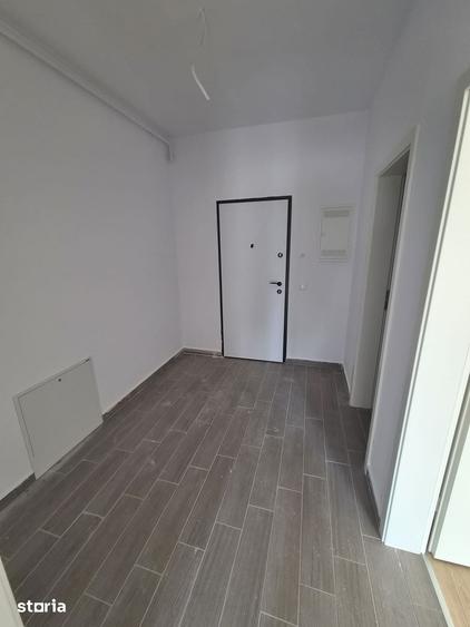Apartament cu 3 camere în Tractorul