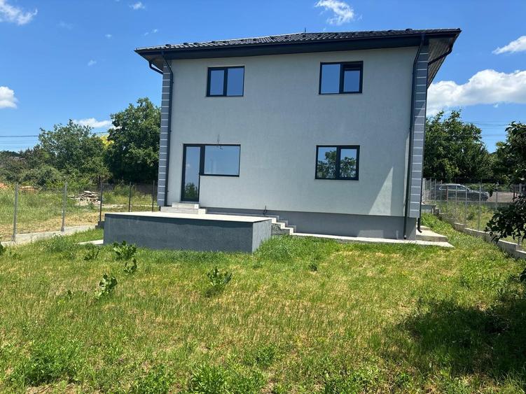 Casă individuală cu 5 camere cu Canalizare în Bârnova