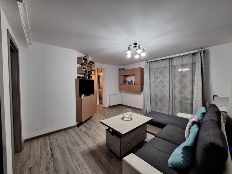 Apartament cu 3 camere semidecomandat, mobilat în Florești — fotografia 3