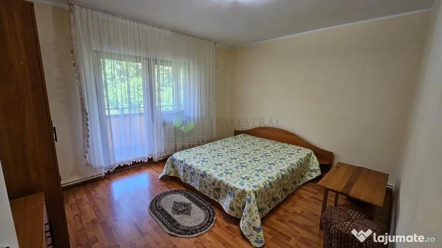 Apartament cu 3 camere decomandat în Răcădău