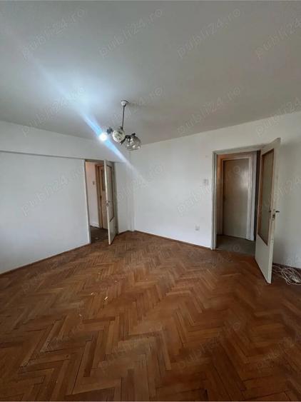Apartament cu 3 camere decomandat în Micro 16