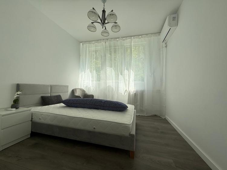 Apartament cu 4 camere semidecomandat, mobilat în Drumul Taberei