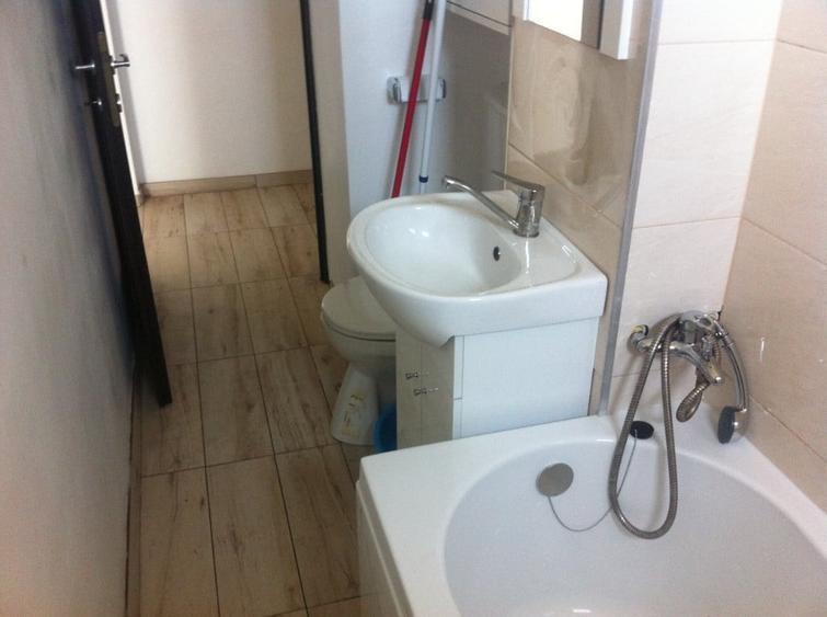 Apartament cu 3 camere semidecomandat în George Enescu