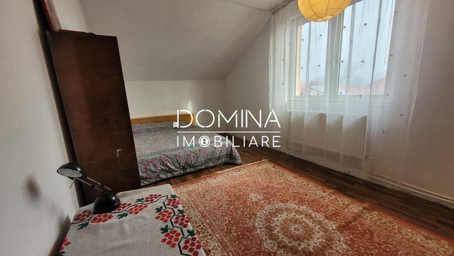 Casă individuală cu 6 camere cu Teren 1697 Mp în Vest