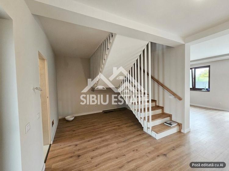 Duplex cu 4 camere cu Canalizare în Șura Mare
