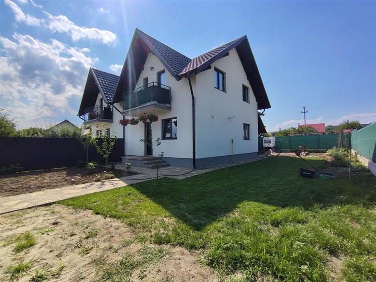Duplex cu 4 camere cu Canalizare în Tișăuți