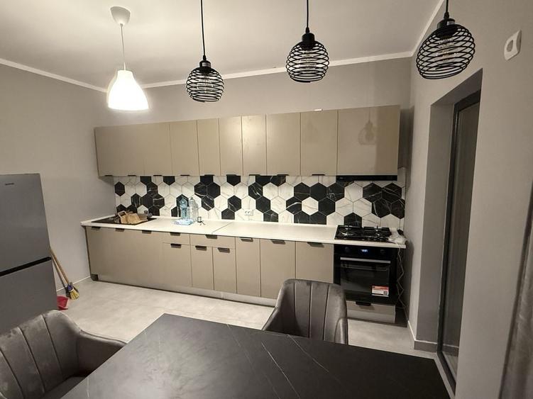 Casă cu 4 camere cu Teren 550 Mp în Central