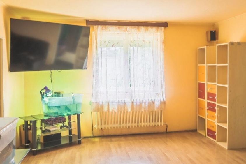 Casă cu 4 camere în Exterior Vest