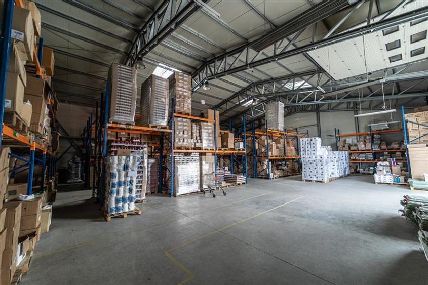 Spațiu industrial, de 1,641 mp, în Izvoare