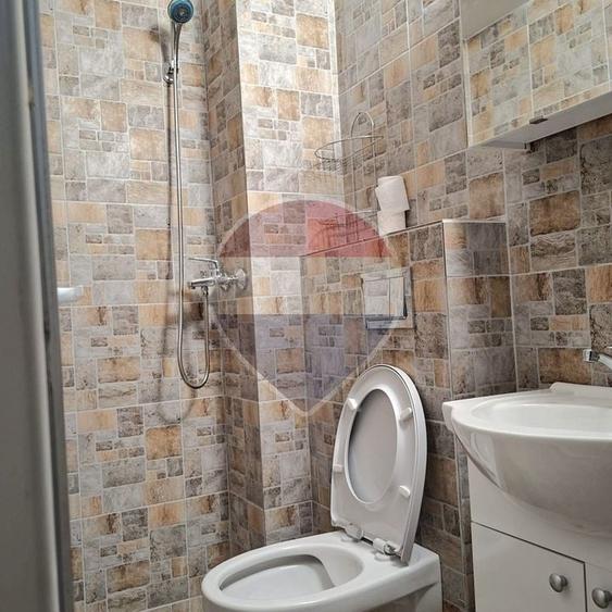 Apartament cu 4 camere decomandat în Nufărul