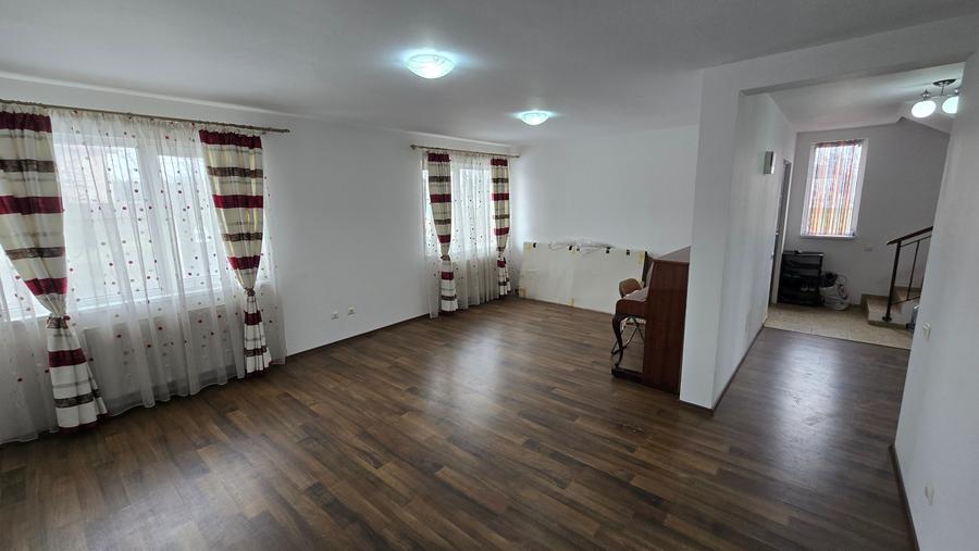 Casă individuală cu 4 camere cu Canalizare în Clinceni