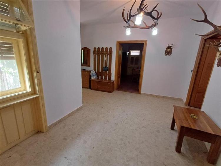 Casă individuală cu 5 camere cu Canalizare în Sud