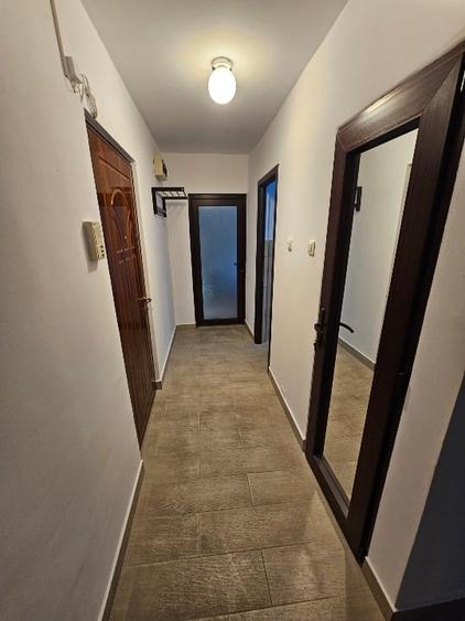 Apartament cu 2 camere decomandat în Tractorul