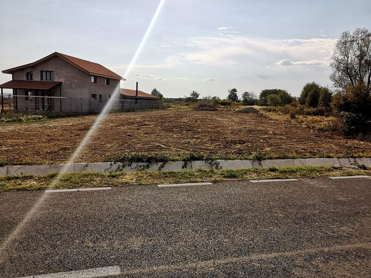Teren de 2670 mp, în Lelești