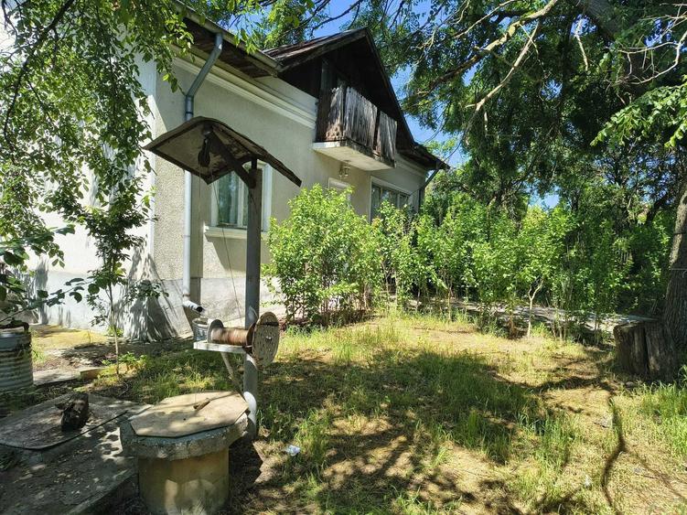 Casa 116 mp + Teren 3.700 mp cu deschidere de 25 ml in Comuna Uliesti, sat Ragu Dambovita, 5 min fata de A1, 60 km Bucuresti - 3