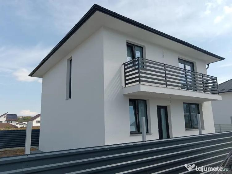 Casă cu 4 camere cu Teren 350 Mp în Șcheia