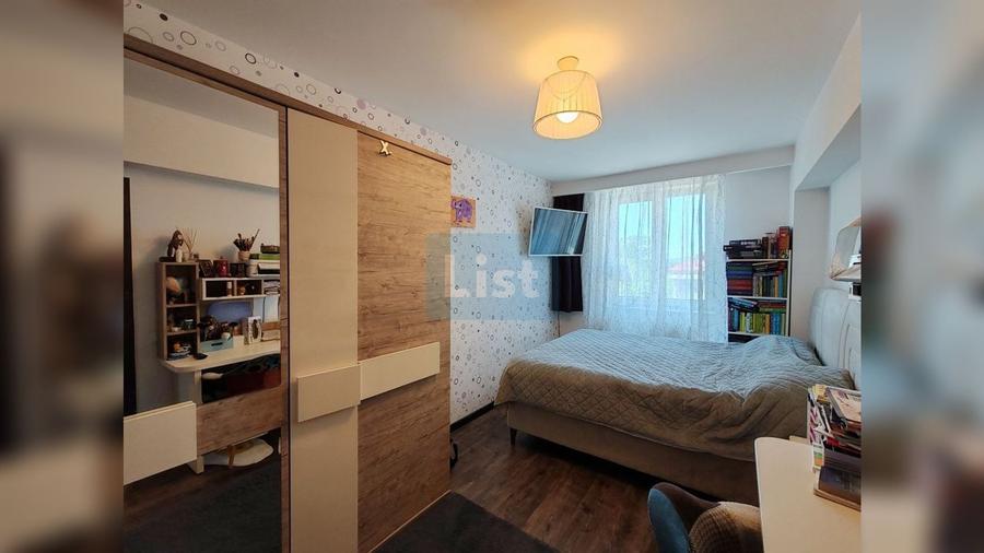 Apartament cu 3 camere semidecomandat, mobilat în Semicentral