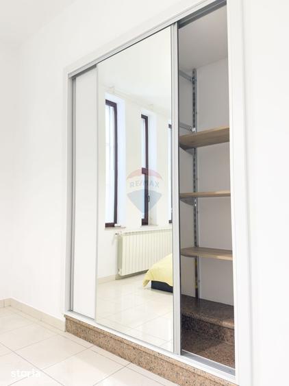 Casă cu 9 camere cu Teren 785 Mp în Păulești