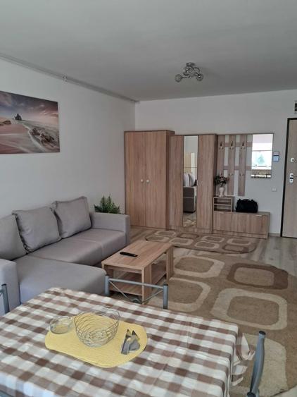 Apartament cu 2 camere semidecomandat în Est