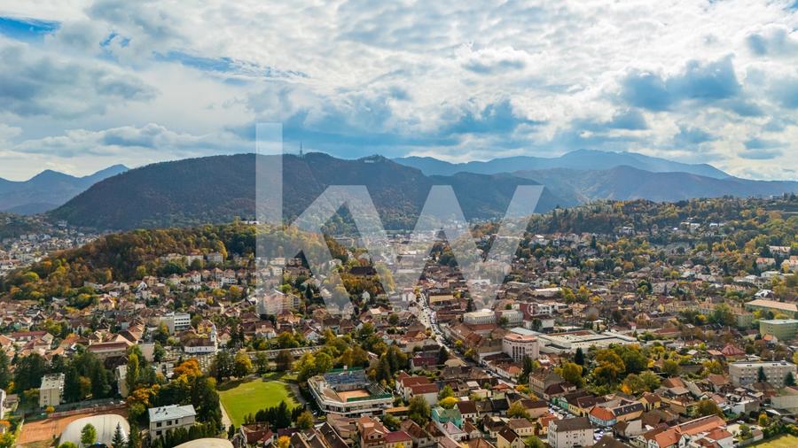 Casă individuală cu 6 camere cu Canalizare în Brașovul Vechi