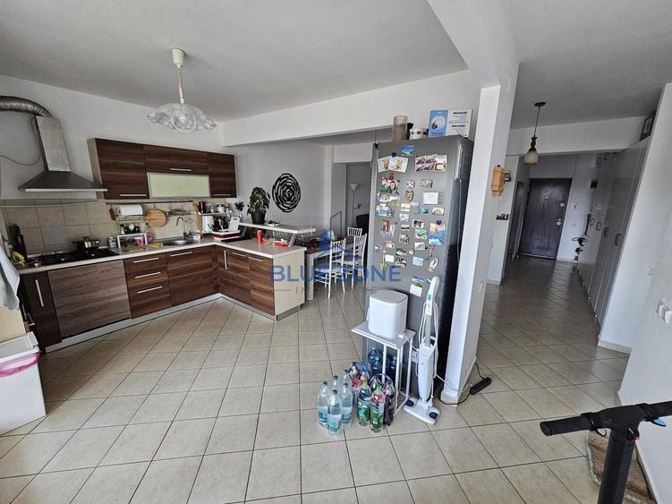 Apartament cu 3 camere decomandat în Titan