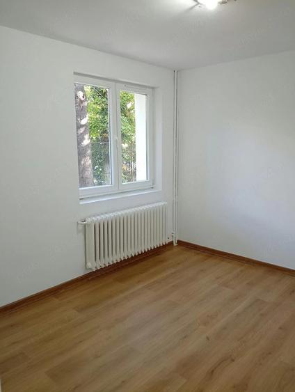 Apartament cu 2 camere semidecomandat în Costin Georgian