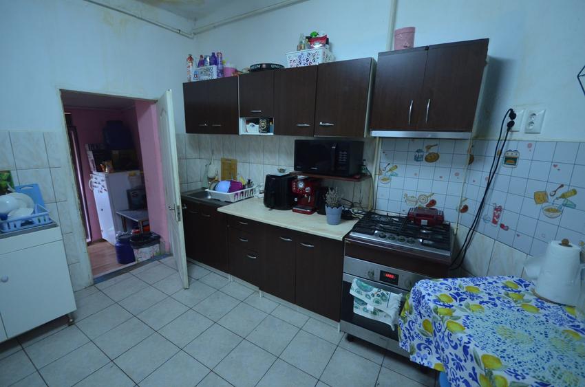 Apartament cu 6 camere decomandat în Calea Călărașilor