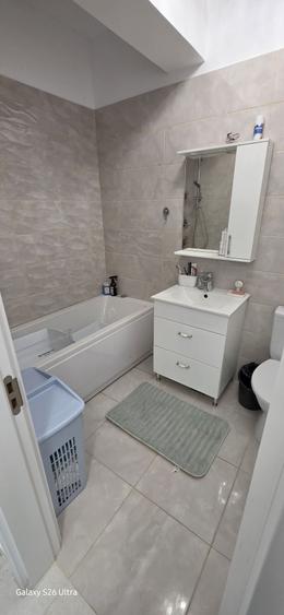 Apartament cu 3 camere decomandat în Titan