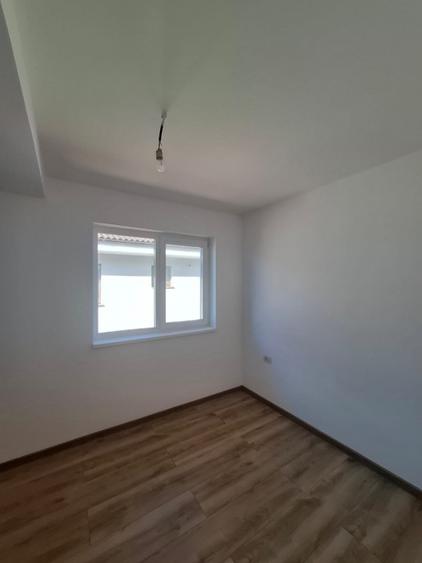 Duplex cu 5 camere cu Canalizare în Sânandrei