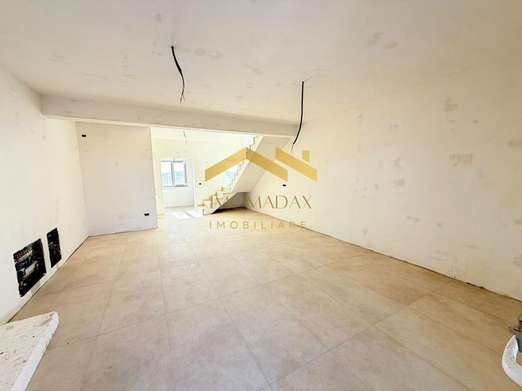 Duplex cu 3 camere cu Canalizare în Bucovăț (Remetea Mare)