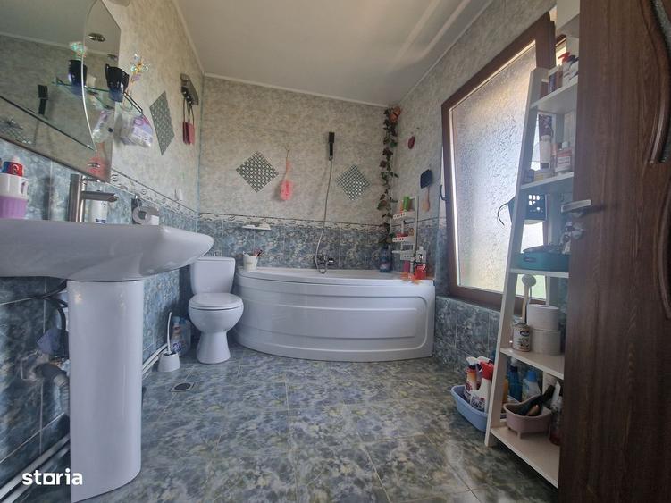 Casă cu 4 camere cu Teren 716 Mp în Valu lui Traian