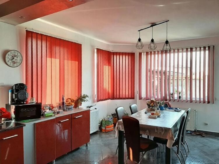 Casă individuală cu 4 camere cu Piscina în Săcălaz