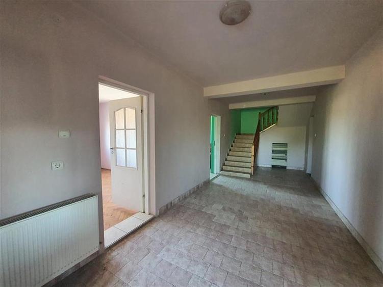 Casă individuală cu 5 camere cu Garaj în Chiribiș