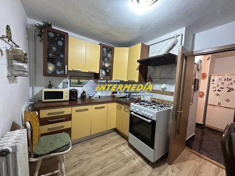Apartament cu 3 camere decomandat, mobilat în Cetate