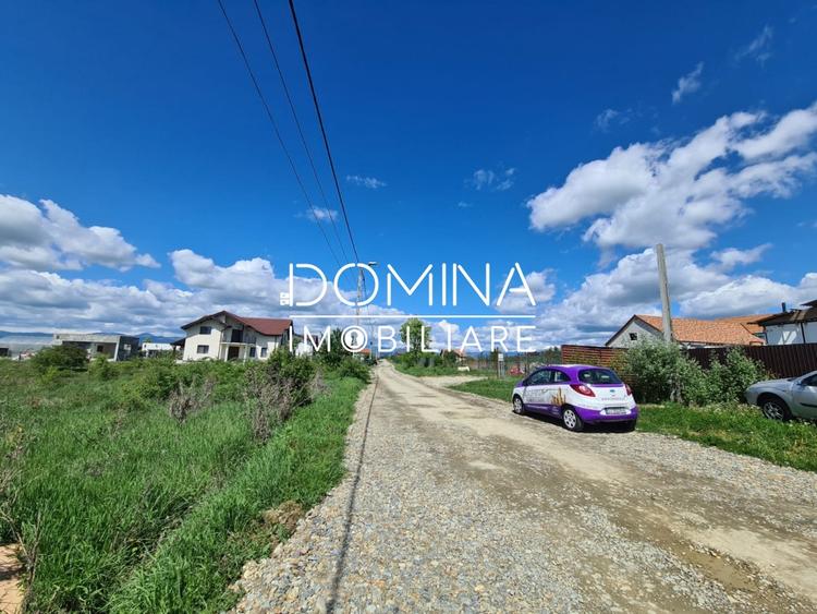 Teren Construcții intravilan de 1012 mp, în Preajba