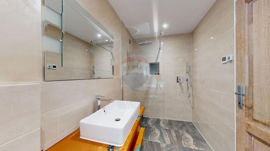 Casă individuală cu 10 camere cu Canalizare în Griviței
