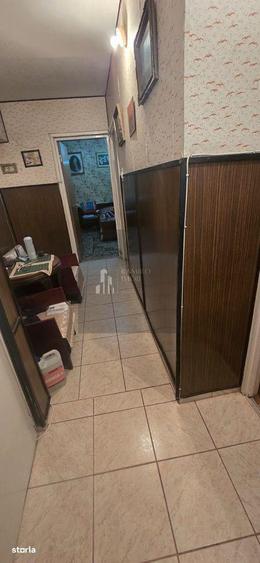 Apartament cu 4 camere decomandat, mobilat în Berceni