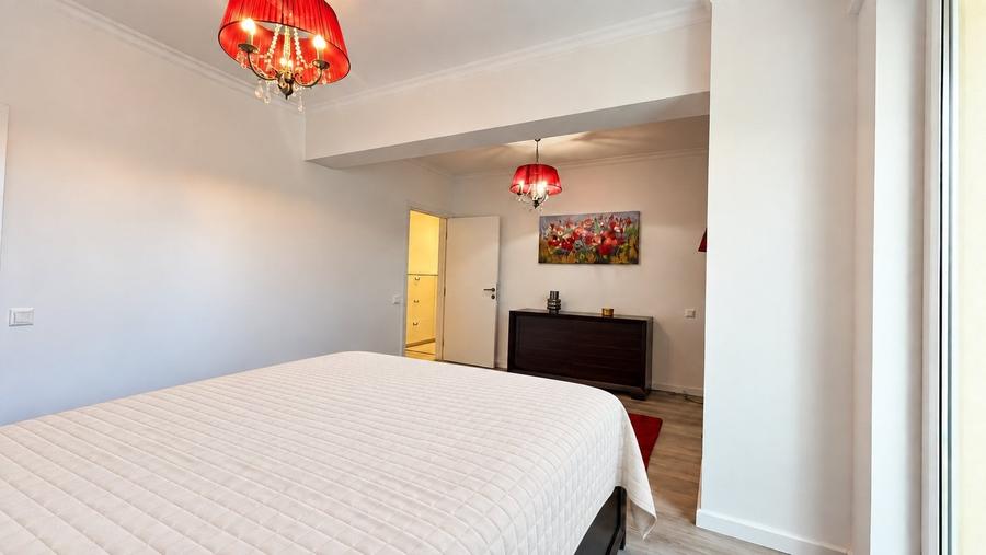Apartament cu 3 camere decomandat, mobilat în Iancu Nicolae