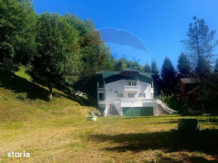 Casă cu Teren 2362 Mp în Tulnici