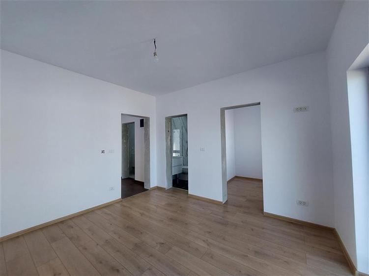 Duplex cu 4 camere cu Canalizare în Vladimirescu