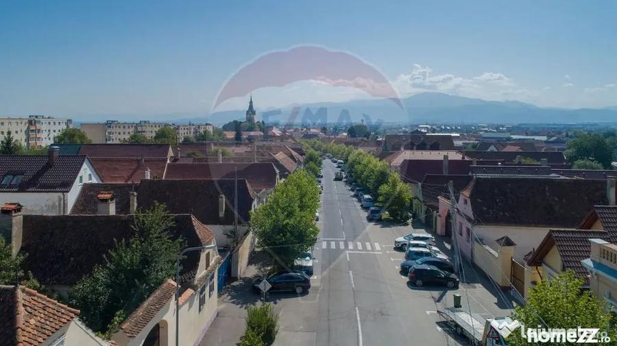 Casă cu 9 camere cu Teren 1236 Mp în Central
