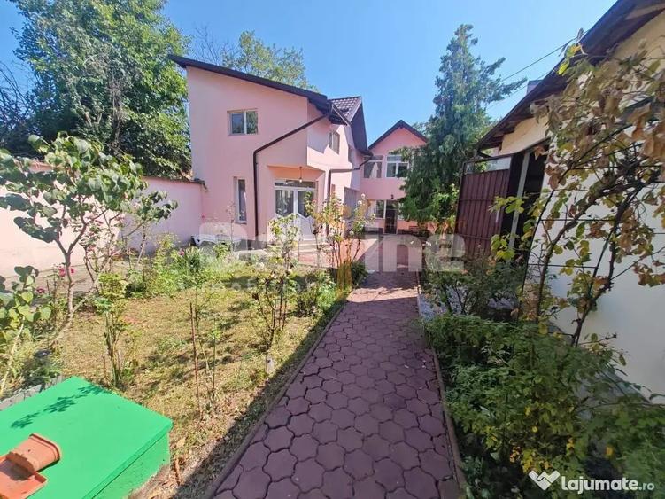 Casă cu 7 camere cu Teren 400 Mp în Nord