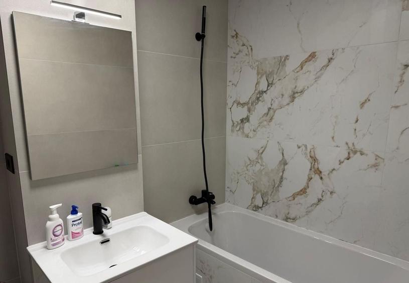 Apartament cu 2 camere semidecomandat, mobilat în Berceni