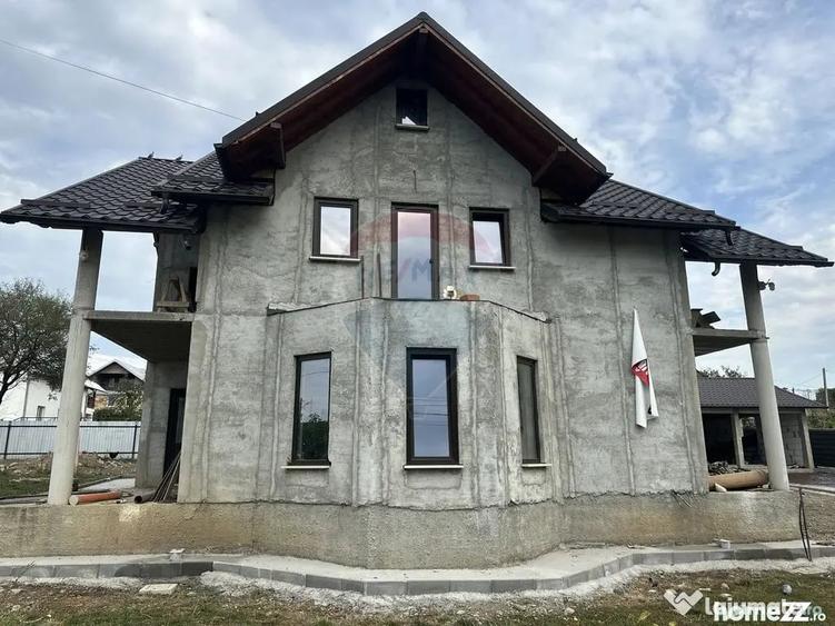 Casă cu 5 camere cu Teren 1200 Mp în Rediu