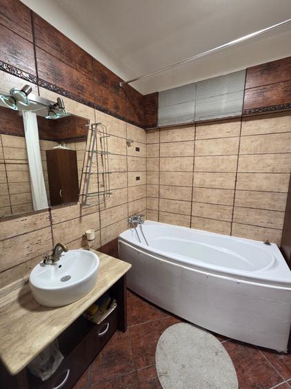 Apartament cu 2 camere semidecomandat în Văcăresti