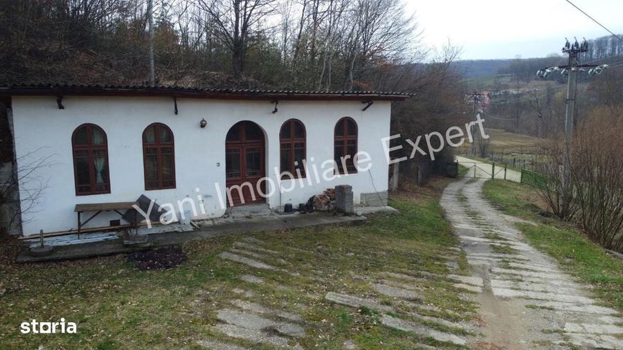 Casă cu 4 camere în Curtea de Argeș