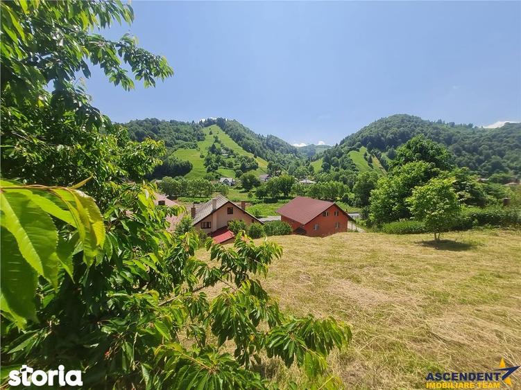 Teren de 2327 mp, în Moieciu
