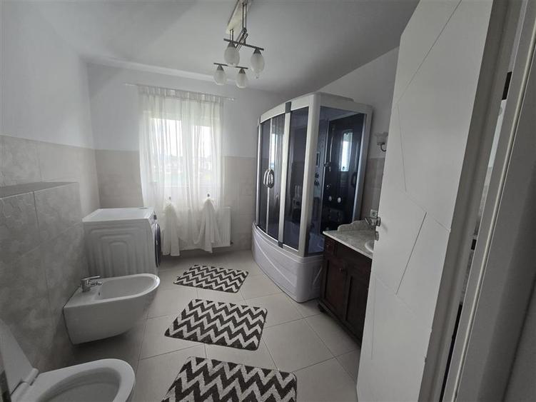 Casă individuală cu 5 camere cu Canalizare în Bod