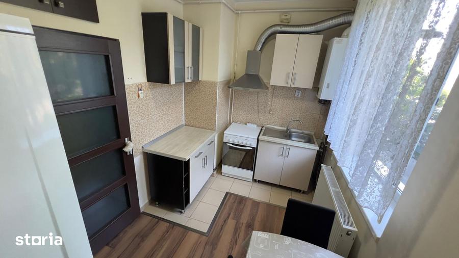 Apartament cu 3 camere decomandat în Petros